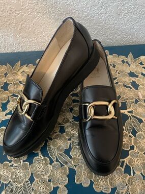 Italian leather black Amalfi loafers with gold chain detail